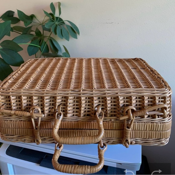 Vintage Wicker Lunchbox - Picture 3 of 6